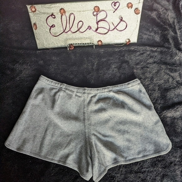 Express Shorts - Picture 3 of 4